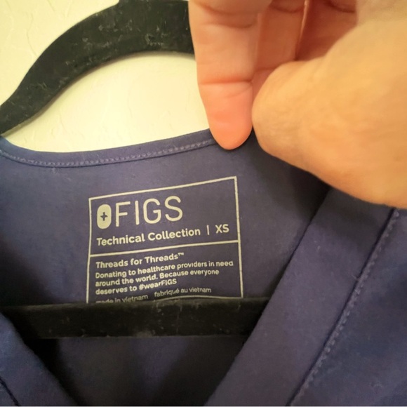 Scrubs Women’s Top Size X-Small Navy V-Neck Front Left Pocket Short Sleeve - Picture 3 of 5